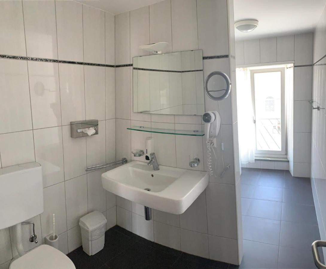 Swiss Hotel La Couronne Αβάνς Εξωτερικό φωτογραφία