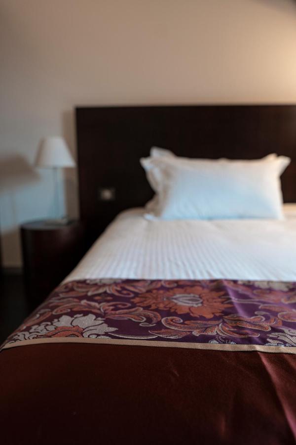 Swiss Hotel La Couronne Αβάνς Εξωτερικό φωτογραφία