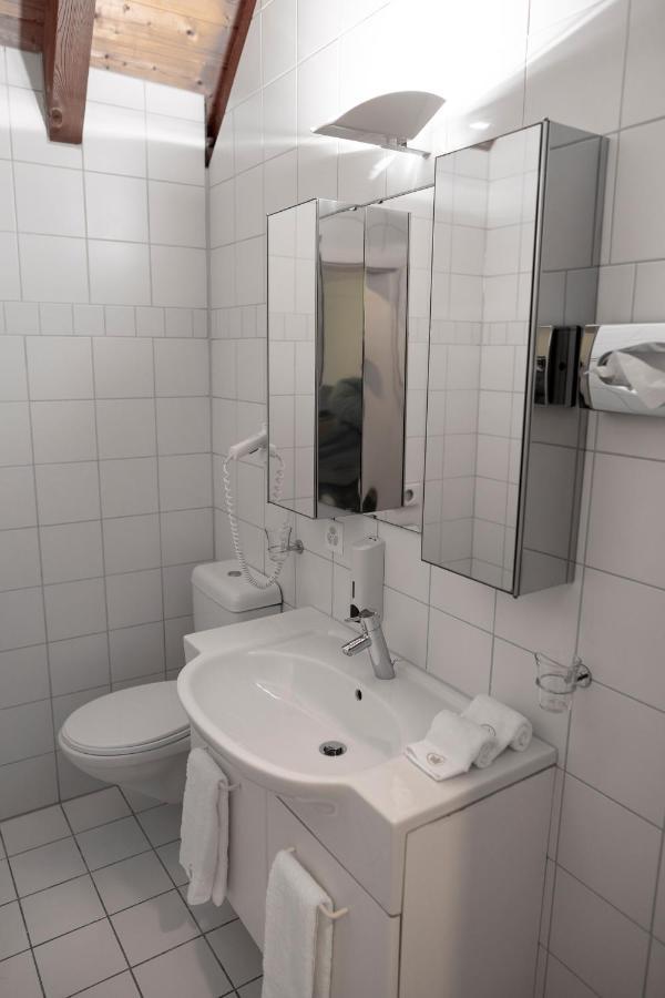 Swiss Hotel La Couronne Αβάνς Εξωτερικό φωτογραφία