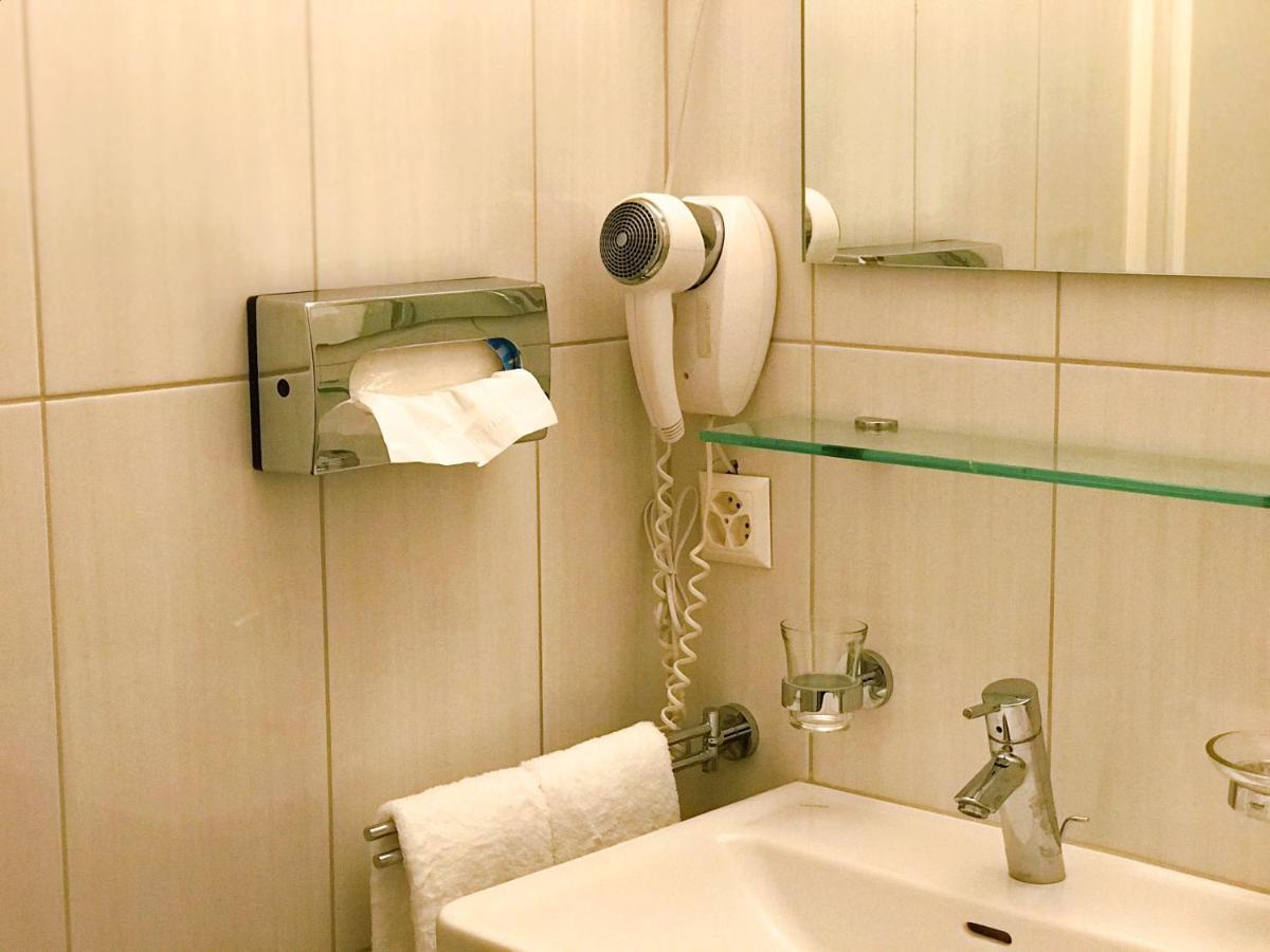 Swiss Hotel La Couronne Αβάνς Εξωτερικό φωτογραφία